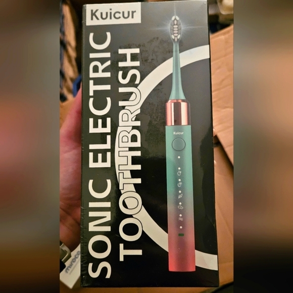 Kuicur Electric Toothbrush Set - Picture 6 of 8